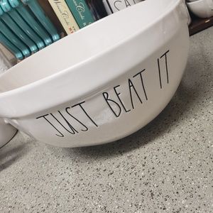 Rae dunn mixing bowl